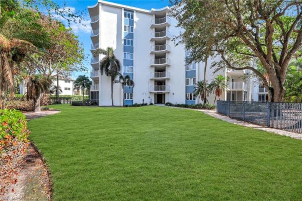 1300 N Gulf Shore Blvd #407, Naples, Florida 34102, image 1