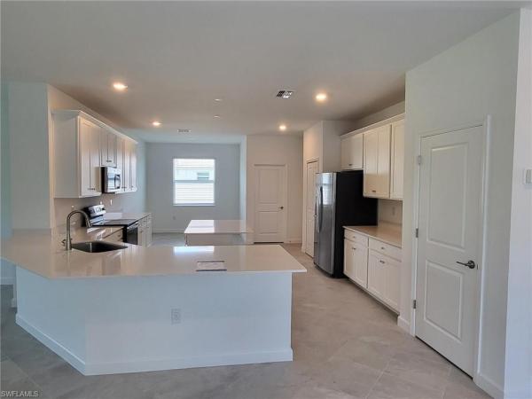 17352 Stonehill Manor Dr, North Fort Myers, Florida 33917, image 1