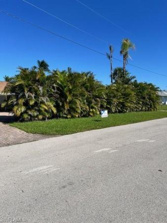 Blue Water Shores, 420 Cross St, North Fort Myers, Florida 33903, image 1