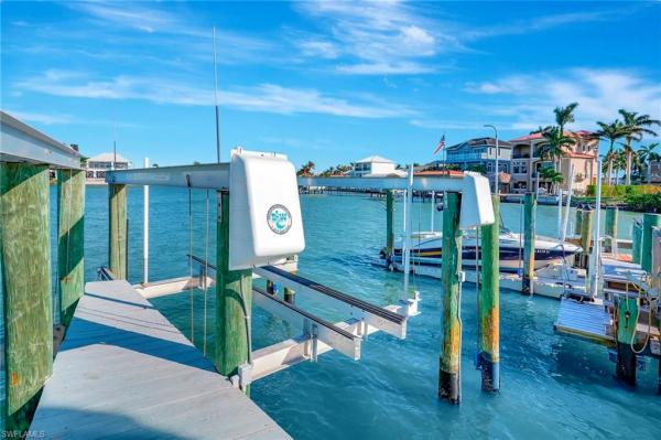 Isles Of Capri, 86 Dolphin Cir, Naples, Florida 34113, image 1