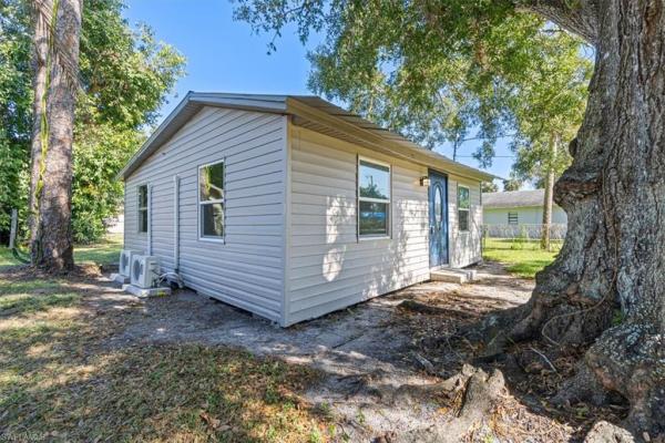 Palmona Park, 454 Ellis St, North Fort Myers, Florida 33903, image 1