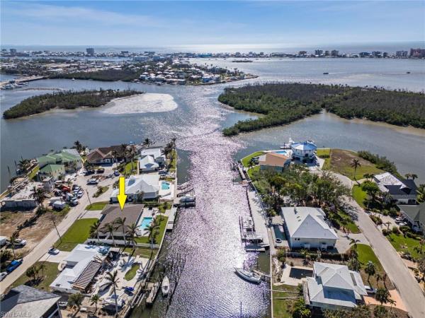 Siesta Isles, 18548 Cutlass Dr, Fort Myers Beach, Florida 33931, image 2