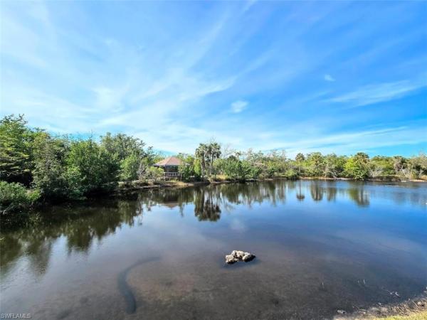 Island Park Village, 17620 Heron Ln, Fort Myers, Florida 33908, image 2