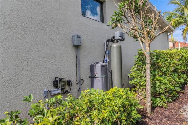 Daniels Place, 13570 Starwood Ln, Fort Myers, Florida 33912, image 2
