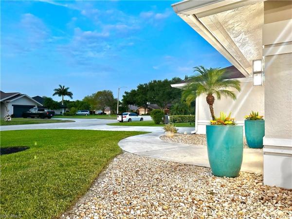 9553 Campbell Cir, Naples, Florida 34109, image 1