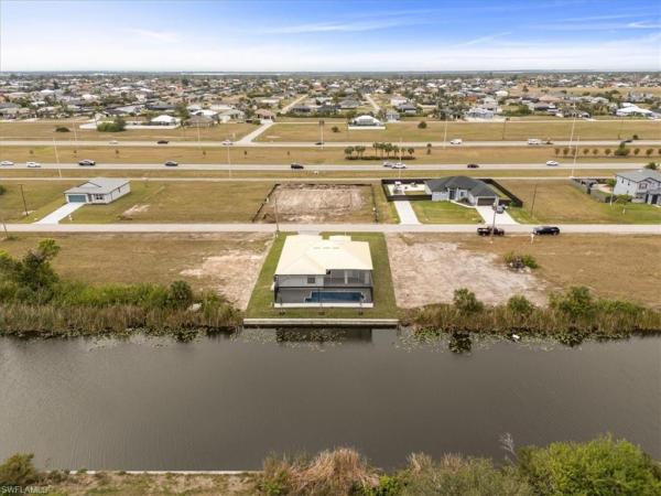 Cape Coral Residential, 421 31st Pl, Cape Coral, Florida 33993, image 2