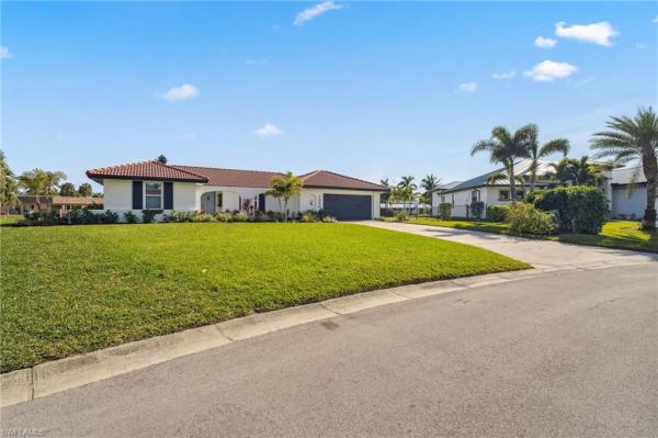 Town & River, 1050 Clarellen Dr, Fort Myers, Florida 33919, image 1