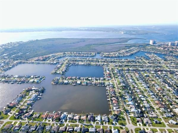 Cape Coral Residential, 710 52nd St, Cape Coral, Florida 33914, image 2
