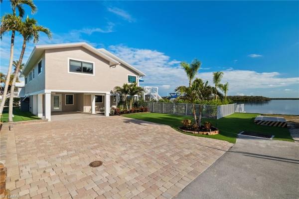 Hyde Park, 205 Bayview Ave, Fort Myers Beach, Florida 33931, image 1