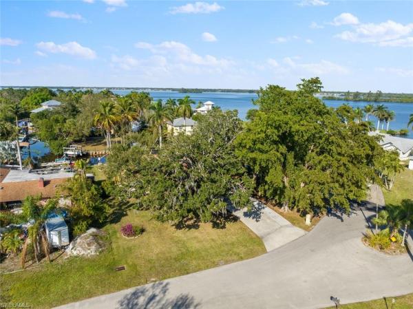Broadview Manor, 300 Broadview Dr, Fort Myers, Florida 33905, image 1