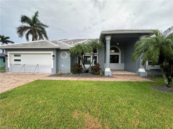 Siesta Isles, 18468 Cutlass Dr, Fort Myers Beach, Florida 33931, image 2