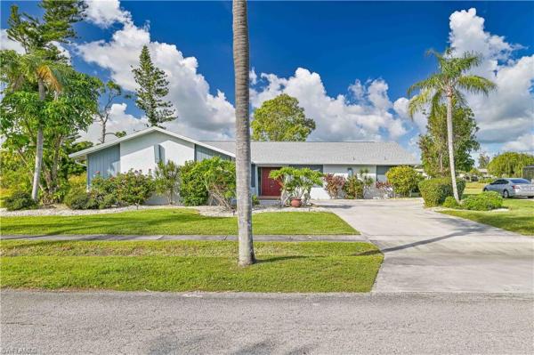 Lochmoor, 4145 Prestwick Ct, North Fort Myers, Florida 33903, image 2
