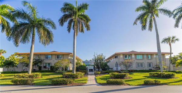 Aqualane Manor At Aqualane Shores, 320 S 14th Ave #320E, Naples, Florida 34102, image 2