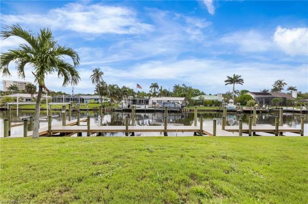 Town & River, 1041 Waterway Dr, Fort Myers, Florida 33919, image 1
