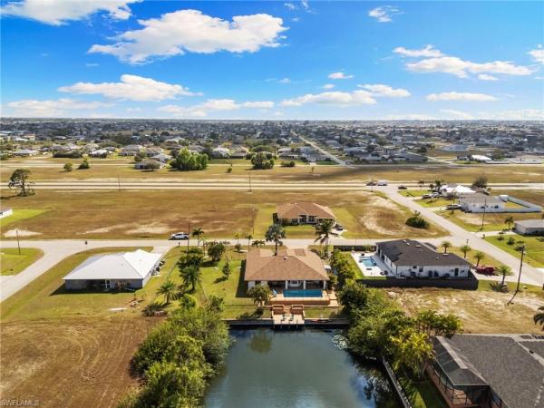 Cape Coral Residential, 621 16th Ter, Cape Coral, Florida 33993, image 2