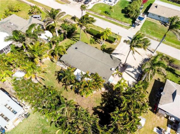 Pine Island Center, 5483 Avenue C, Bokeelia, Florida 33922, image 2