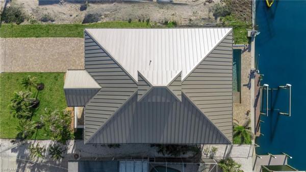 Santini Cross, 189 Curlew St, Fort Myers Beach, Florida 33931, image 1