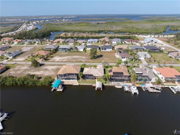 Cape Coral, 435 38th Pl, Cape Coral, Florida 33991, image 2