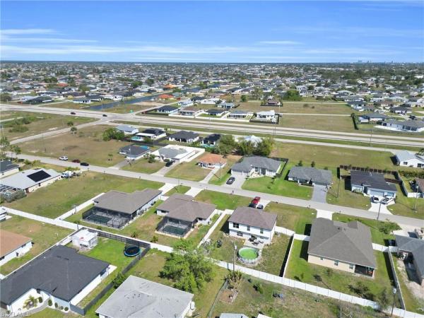 Cape Coral Residential, 425 Juanita Ct, Cape Coral, Florida 33993, image 2