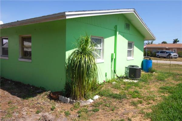 North Fort Myers No HOA, 16 W Glenmont Dr, North Fort Myers, Florida 33917, image 2