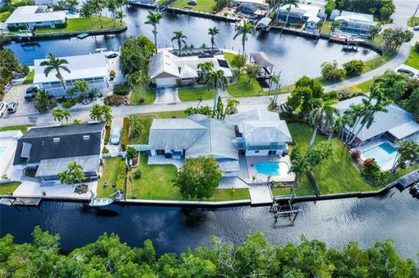 Deep Lagoon Estates, 134 Crescent Dr, Fort Myers, Florida 33919, image 1