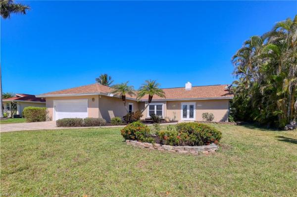 Island Park Woodlands, 6338 Cocos Dr, Fort Myers, Florida 33908, image 1