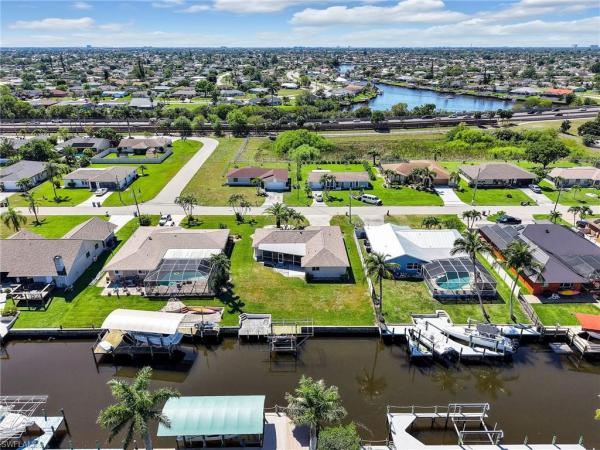 Cape Coral Residential, 1121 23rd Ter, Cape Coral, Florida 33990, image 2