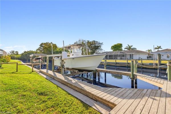Yacht Club Colony, 1736 Castaway St, North Fort Myers, Florida 33917, image 1