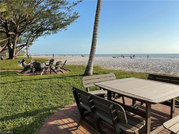 Naples Mimosa Club, 1900 Alamanda Dr #208, Naples, Florida 34102, image 1