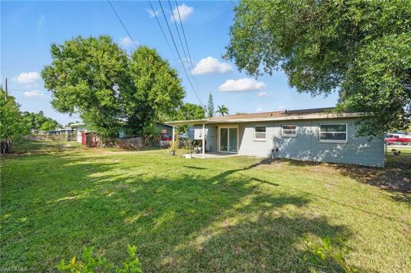 Bayshore Gardens, 2123 Gardenia Cir, North Fort Myers, Florida 33917, image 2