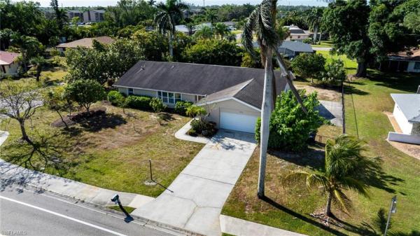 Tanglewood, 1592 Manchester Blvd, Fort Myers, Florida 33919, image 1