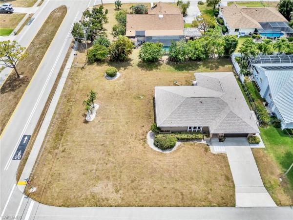Cape Coral Residential, 404 33rd Ter, Cape Coral, Florida 33914, image 2