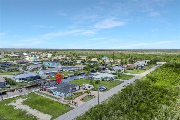 Island Park Woodlands, 6325 Park Rd, Fort Myers, Florida 33908, image 2