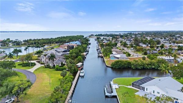 Buttonwood Harbor, 12601 Apopka Ct, North Fort Myers, Florida 33903, image 2