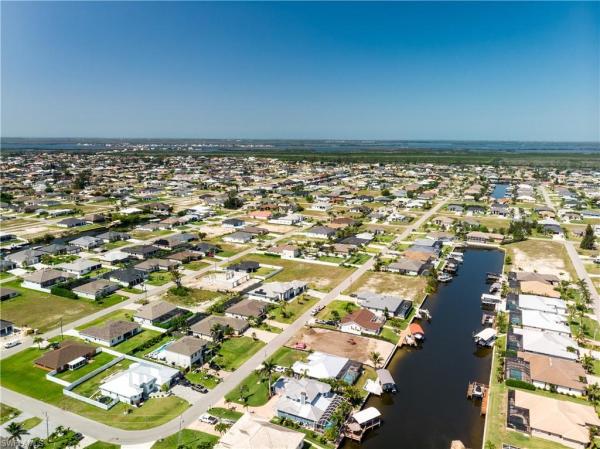 Cape Coral Residential, 3307 2nd St, Cape Coral, Florida 33993, image 2