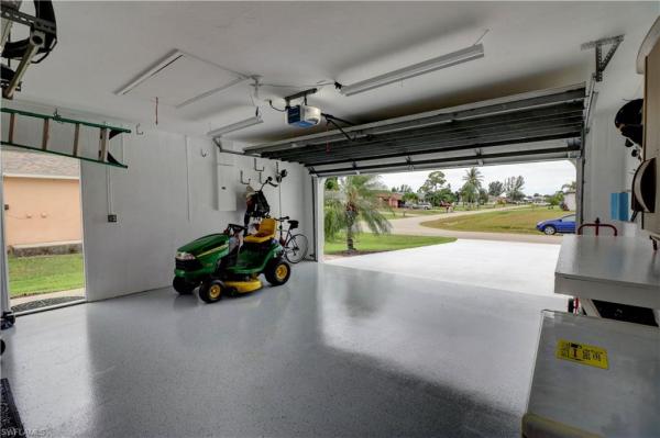 Cape Coral Residential, 2019 43rd Ter, Cape Coral, Florida 33914, image 2
