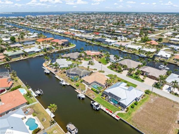 931 Cimarron Dr, Punta Gorda, Florida 33950, image 1