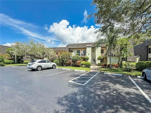 Naples Bath & Tennis Club, 1632 Spoonbill Ln #1632, Naples, Florida 34105, image 2