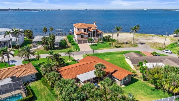 Cape Coral Residential, 1017 Dolphin Dr, Cape Coral, Florida 33904, image 2