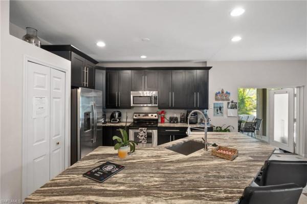 Cape Coral, 2017 W Cape Coral Pkwy, Cape Coral, Florida 33914, image 3