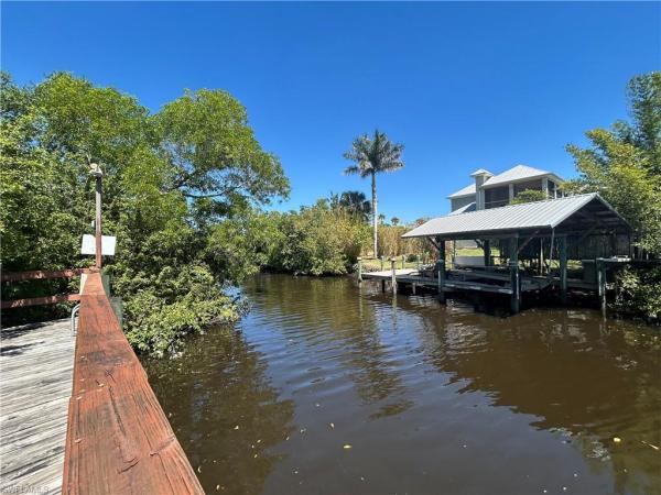 Foxmoor Lakes, 15464 Crystal Lake Dr, North Fort Myers, Florida 33917, image 2
