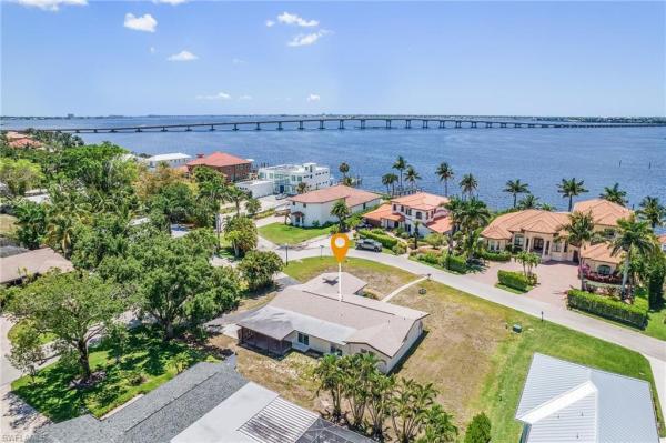 Seminole Estates, 3965 Riverside Dr, Fort Myers, Florida 33901, image 2