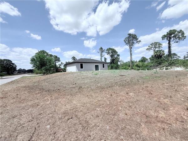 1146 E Craft St, Lehigh Acres, Florida 33935, image 1
