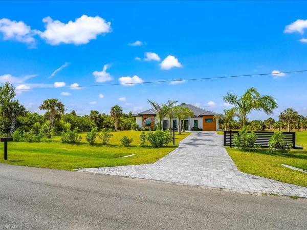 Golden Gate Estates, 424 W Shady Hollow Blvd, Naples, Florida 34120, image 1