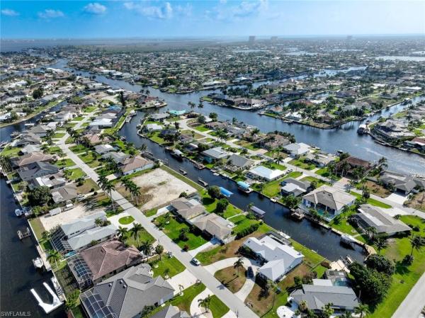 Yacht Club, 4912 Seville Ct, Cape Coral, Florida 33904, image 1
