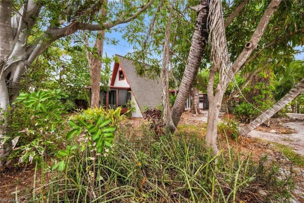 Gulf Shores, 3261 Lakeview Dr, Naples, Florida 34112, image 2