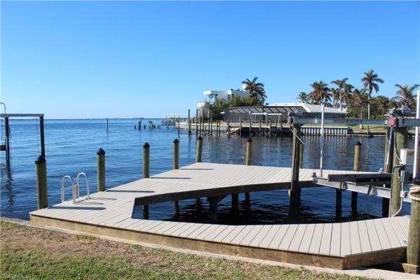Yacht Club, 1006 Dolphin Dr, Cape Coral, Florida 33904, image 2
