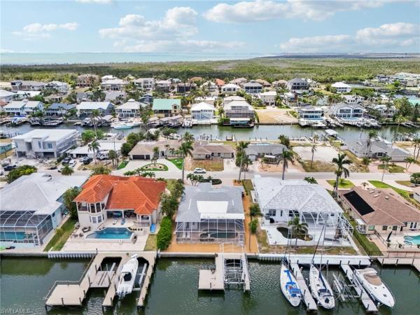 Siesta Isles, 18195 Cutlass Dr, Fort Myers Beach, Florida 33931, image 3