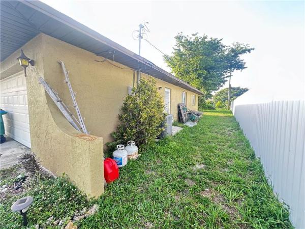 Cape Coral Residential, 901 27th Ter, Cape Coral, Florida 33904, image 2