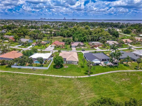  Lochmoor, 4255 Perth Ct, North Fort Myers, Florida 33903, image 2